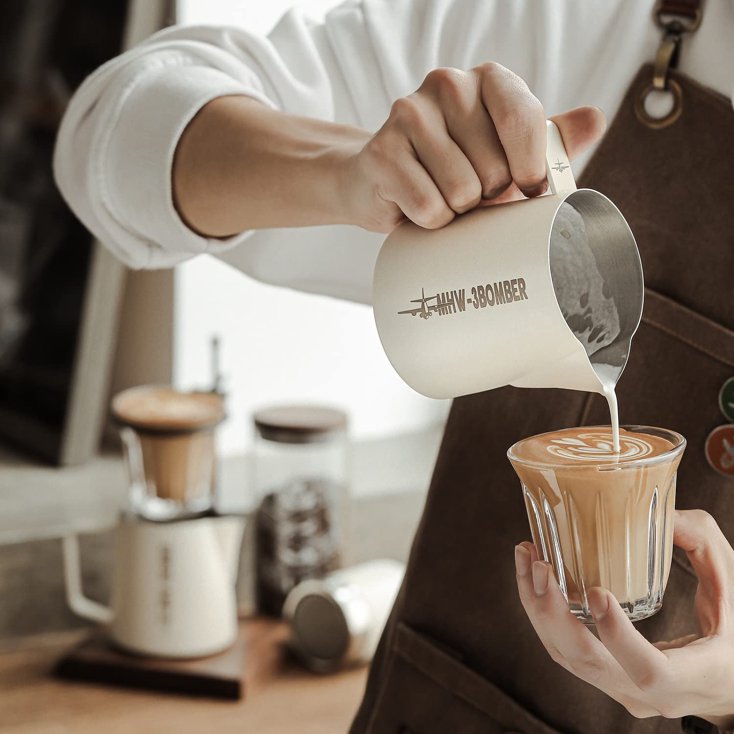 MHW-3BOMBER Espresso Steaming Pitcher Milk Frothing Pitcher Stainless Steel Milk Coffee Cappuccino Latte Art Barista Cup 13.5oz/400ml P5019W