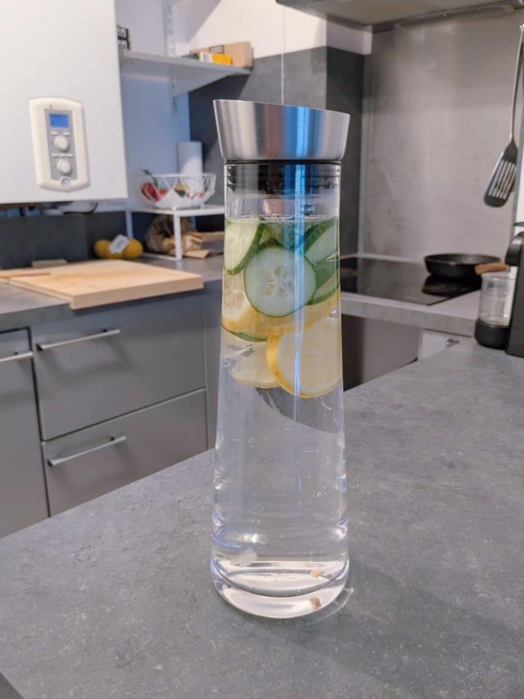 GLASKEY Glass Water Carafe with Lid,1200ml Borosilicate Glass Juice Pitcher with Stainless Steel Gravity Lid,Clear Water Pitcher for Ice Tea, Lemonade, Coffee,Juice Beverage,40 oz