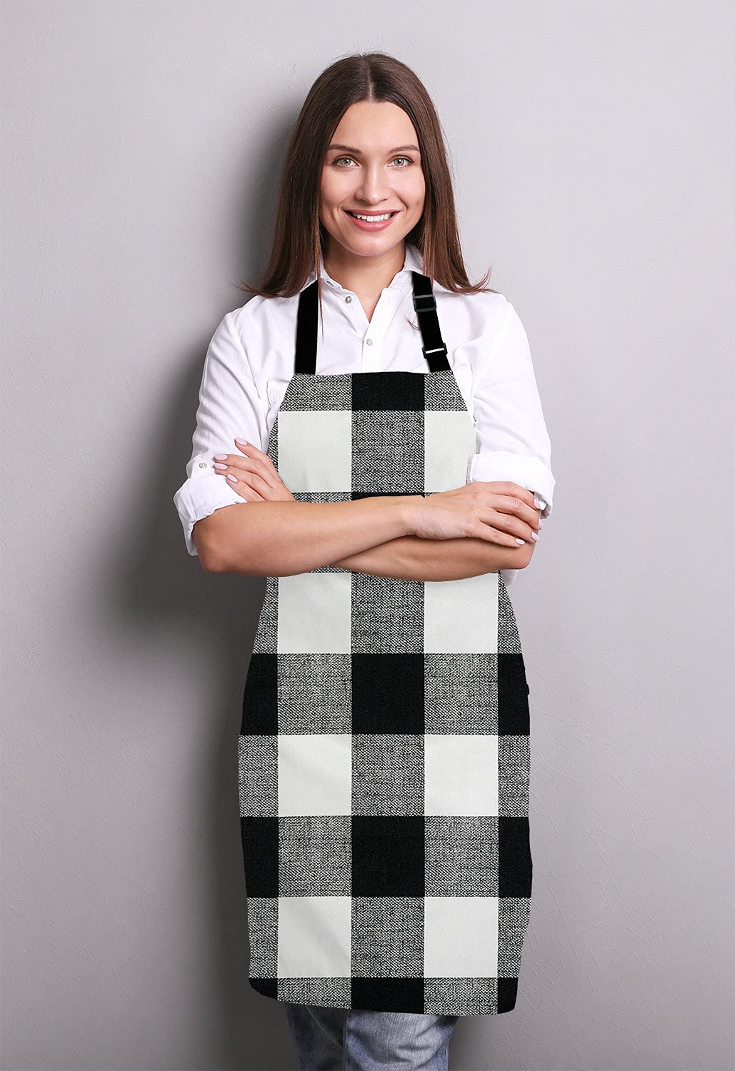 Lefolen Black and White Buffalo Plaids Bib Apron with Adjustable Neck for Men Women,Suitable for Home Kitchen Cooking Waitress Chef Grill Bistro Baking BBQ Cobbler Apron