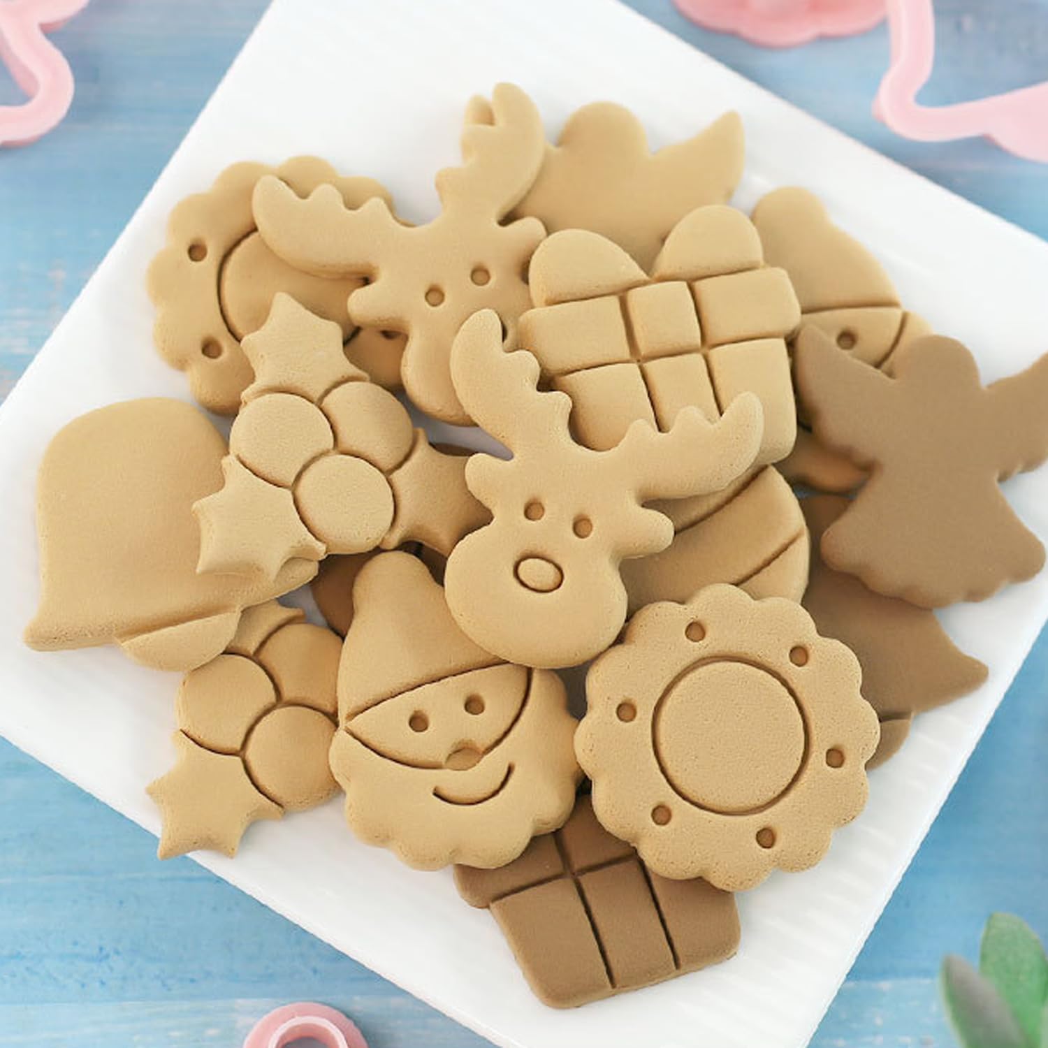 GULELAYAR 8Pcs Christmas Cookie Cutters, 3D Cookie Cutter Set, Snowman Deer Gift Cutters Cake Baking Fondant Embosser Stamps Christmas Party DIY Cake Decorating Tools