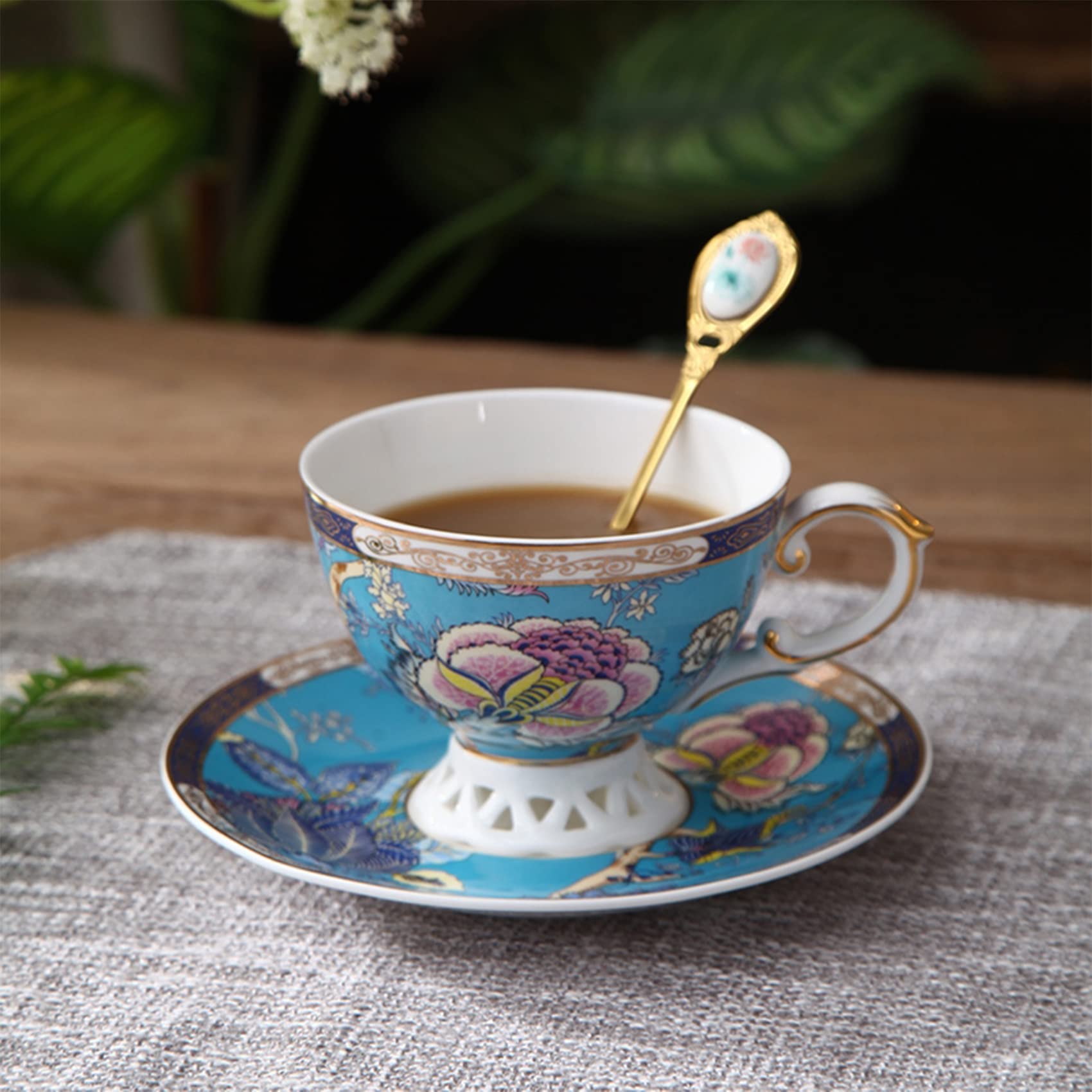 ACMLIFE Bone China Tea Cups, Tea Cup and Saucer Set for 1 Blue and White China Tea Cup 6.7oz Floral Vintage China Coffee Set for Women Party Gift Giving with Gold Trim and Gift Box