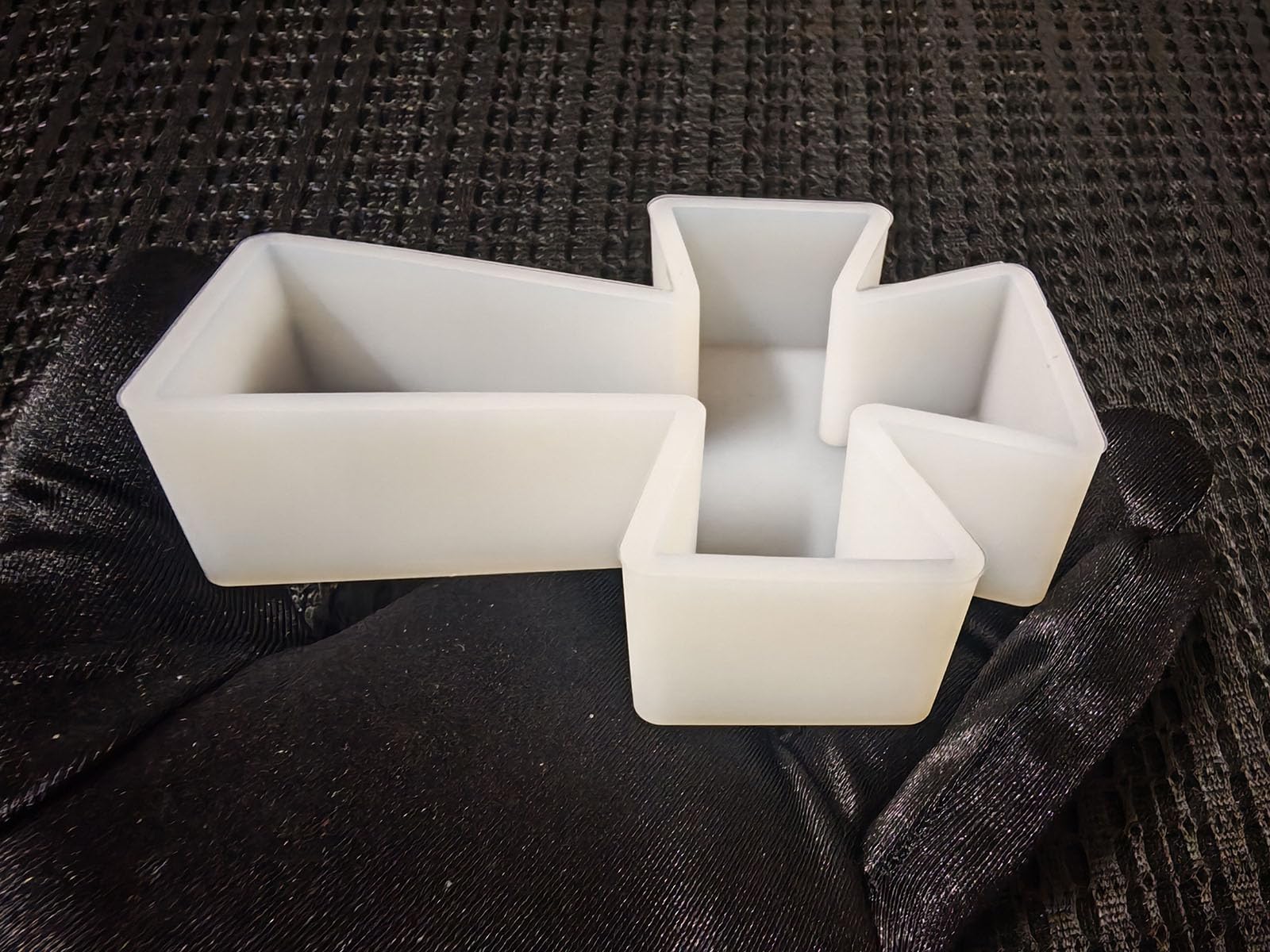 【300+ Design Optional】 Fuehbur Cross Pendant Freshie Mold, Silicone Epoxy Resin Molds for Car Freshies, Aroma Beads, Soap Candle Pendant Mould-Oven Safe
