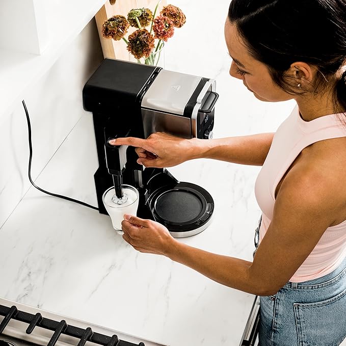 Ninja | Coffee Maker | DualBrew Single Serve System | 4 Brew Styles | Keep Warm Feature & Buit- In Frother | 14 Cup Glass Carafe & Removable 70oz Water Reservoir | Black | CFP451A