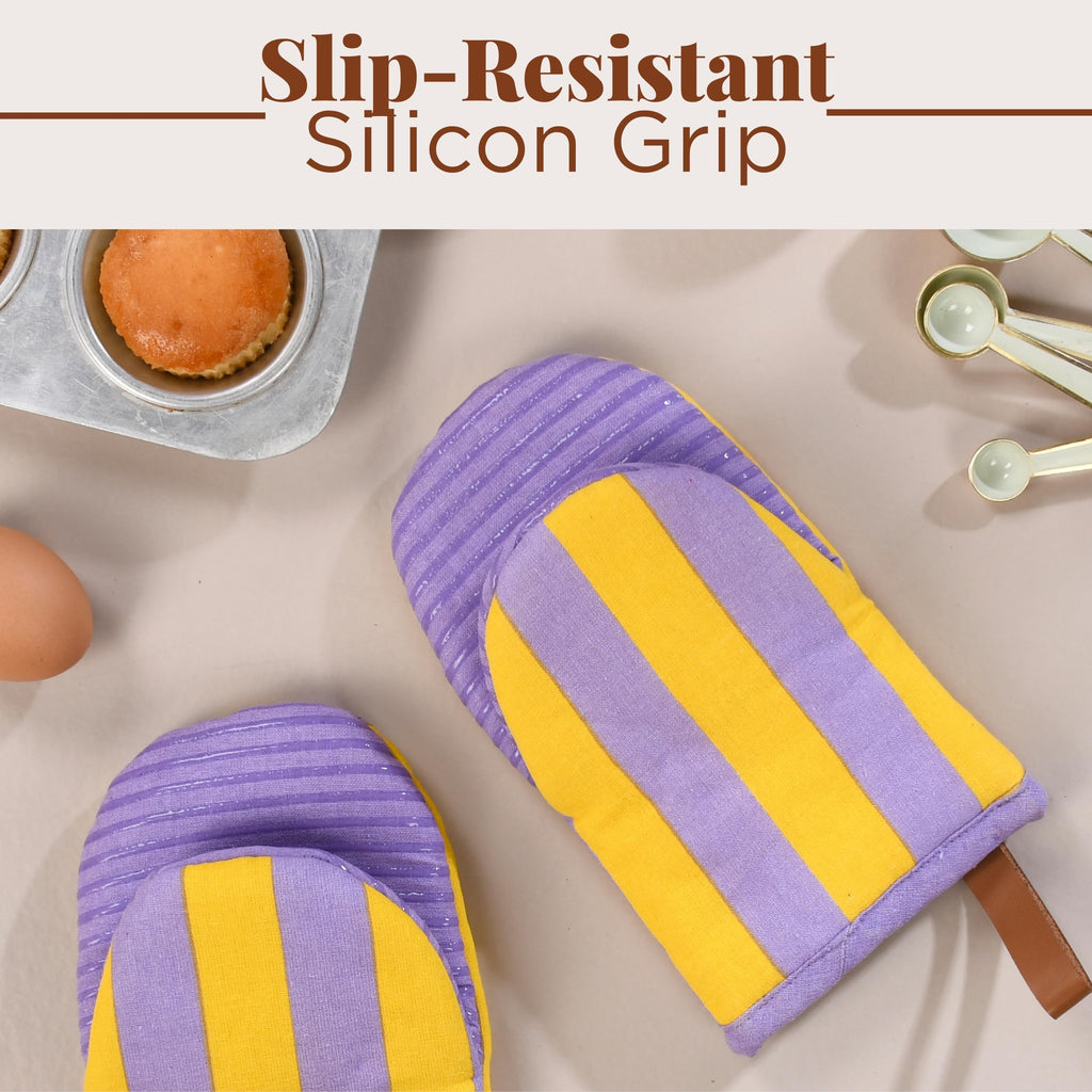 Folkulture Halloween Oven Mitts, Set of 2, Heat Resistant - (5.75"x9")