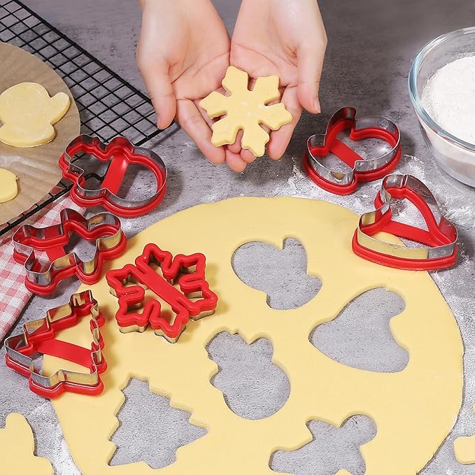 Christmas Cookie Cutters, 6 Pcs Holiday Cookie Cutter with Comfort Grip - Gingerbread Men, Christmas Tree, Snowflake, Santa Hat, Gloves, Snow Man Shapes Cookie Mold for Winter Holiday Party Supplies
