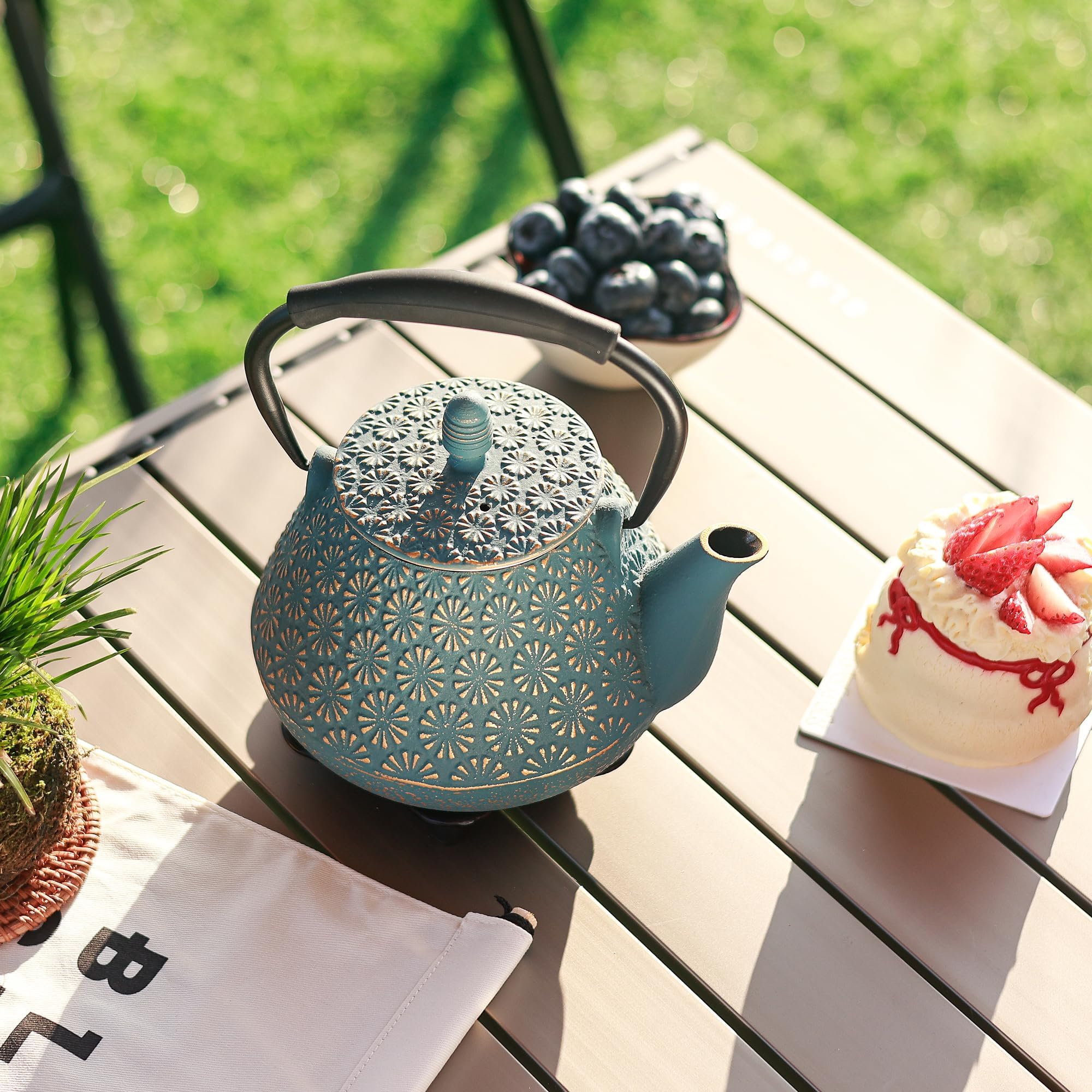GUANGHEIRON Cast Iron Teapot, 32oz Tea Kettle with Infuser for Stove Top, Sakura Blossom Pattern Japanese Tea Pot for Tea & Coffee Coated with Enameled Interior, Silicone Handle 950ml Blue