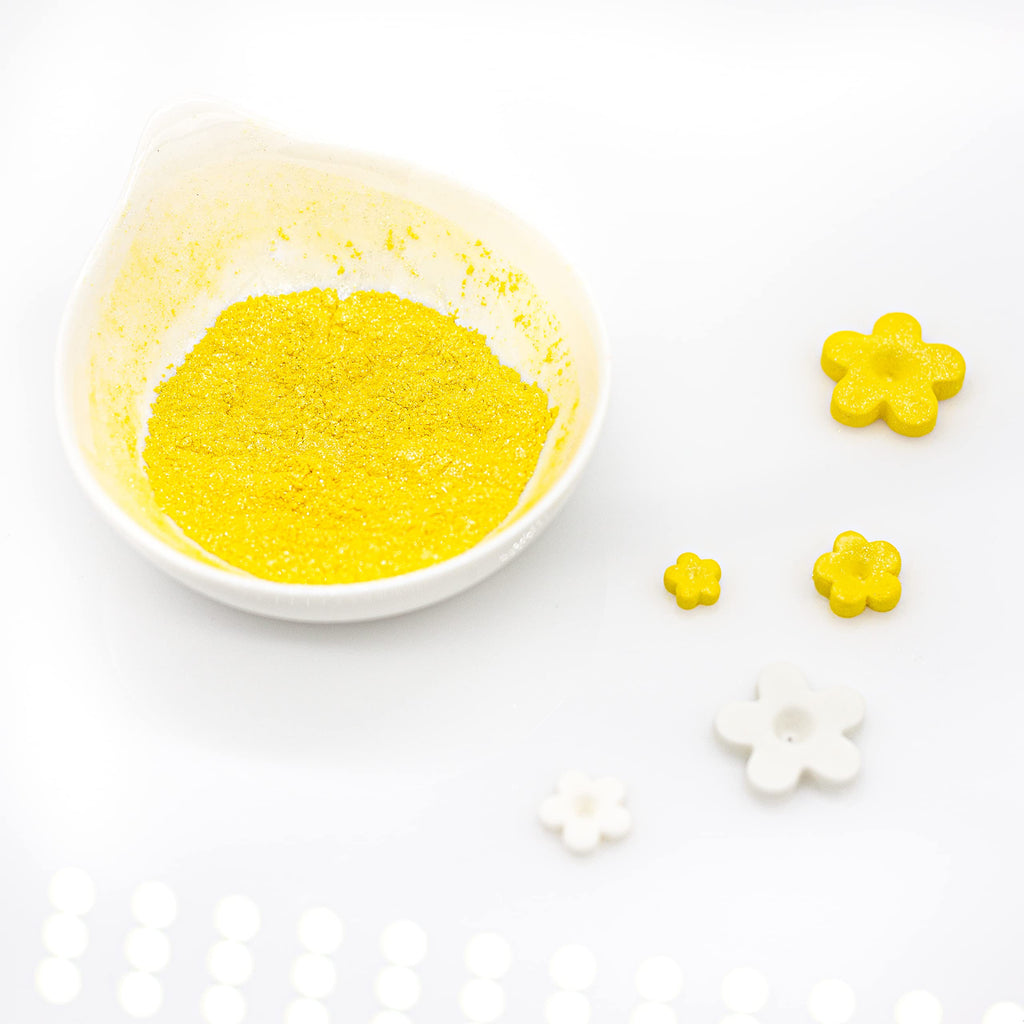 Bakerpan Pearl Luster Dust Edible, Yellow Edible Glitter for Cocktails, 4 Grams Edible Glitter for Cake Decorating, Cookies, Chocolates and Candies, Drinks (Made in USA)