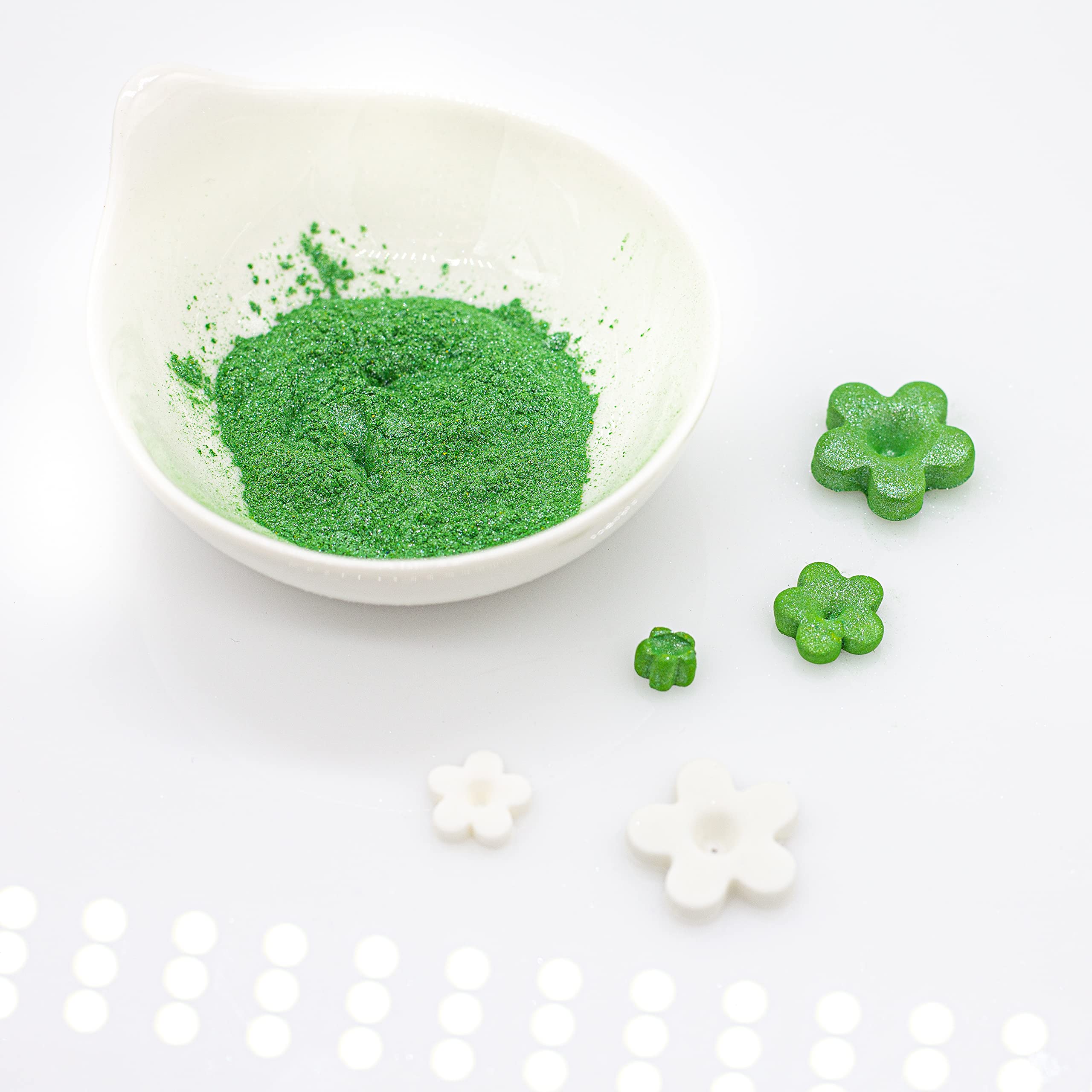 Bakerpan Pearl Luster Dust Edible, Leaf Green Edible Glitter for Cocktails, 4 Grams Edible Glitter for Cake Decorating, Cookies, Chocolates and Candies, Drinks (Made in USA)