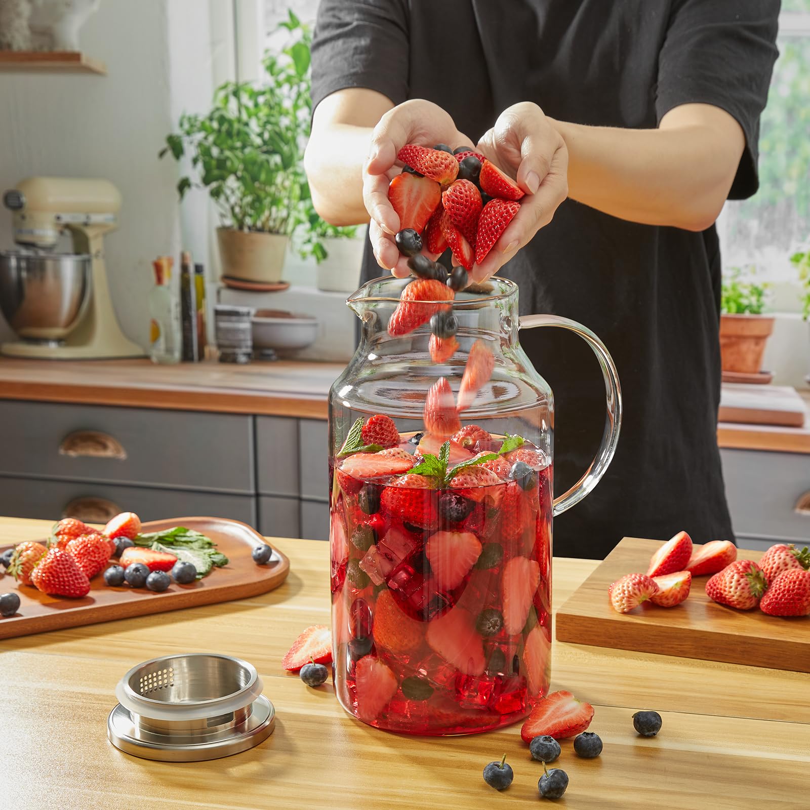 CMLKLZD 1 Gallon Glass Pitcher with Lid and Handle, Glass Water Carafe for Hot/Cold Water, Large Jug for Iced Tea, Coffee, Juice and Homemade Beverage