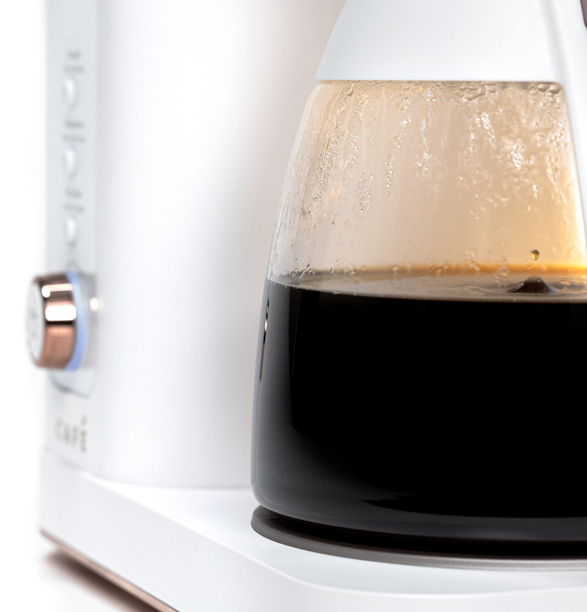 Café Specialty Drip Coffee Maker | 10-Cup Glass Carafe | WiFi Enabled Voice-to-Brew Technology | Smart Home Kitchen Essentials | SCA Certified, Barista-Quality Brew | Matte White