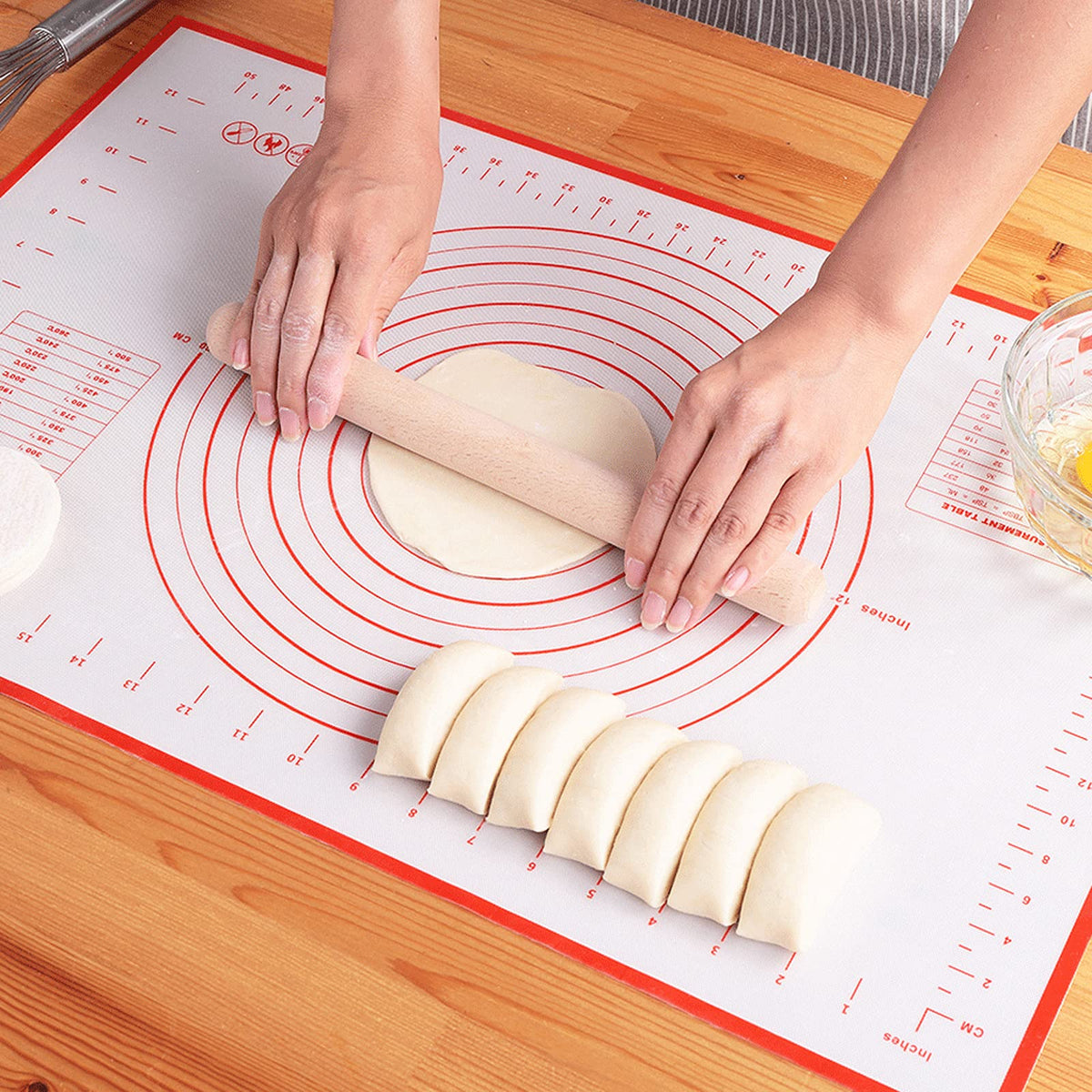 Silicone Baking Mat，Non Stick Rolling Dough with Measurements for Pie Pizza Cookies Fondant Making，Extra Thick Non Slip Silicone Pastry Mat (Blue, L-16"×24")