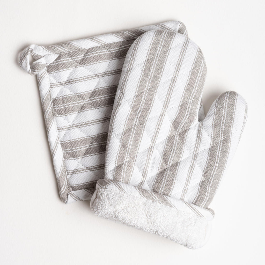 1 Oven Mitt, 1 PotHolder & 1 Kitchen Apron Set - Durable Heat Resistant Gloves - Thick Mittens for Kitchen - Suitable for Cooking, Baking, Grilling – Men & Women – Light Grey Stripes - Casa De Lan