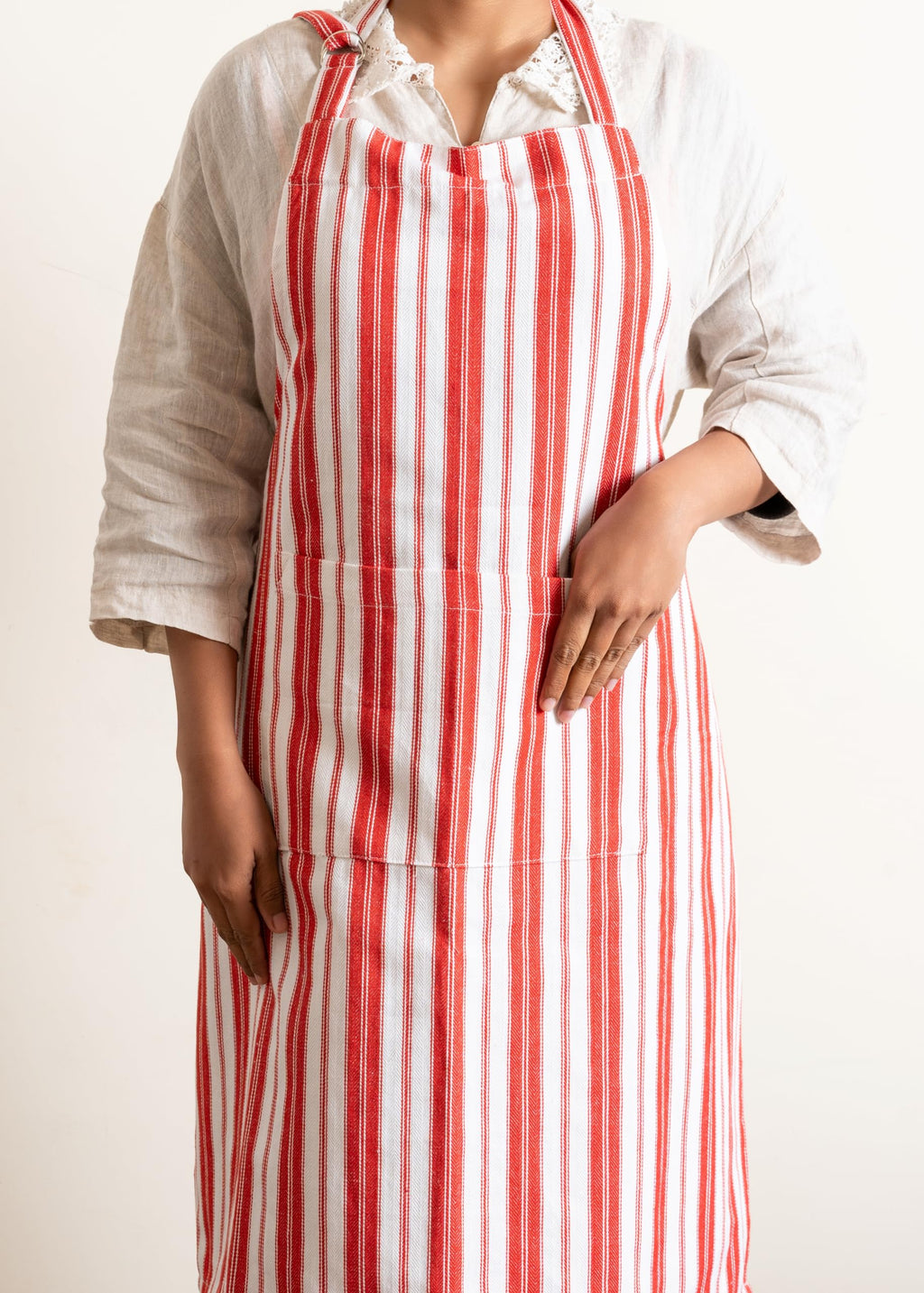1 Oven Mitt, 1 PotHolder & 1 Kitchen Apron Set - Durable Heat Resistant Gloves - Thick Mittens for Kitchen - Suitable for Cooking, Baking, Grilling – Men & Women – Bright Red Stripes - Casa De Lan