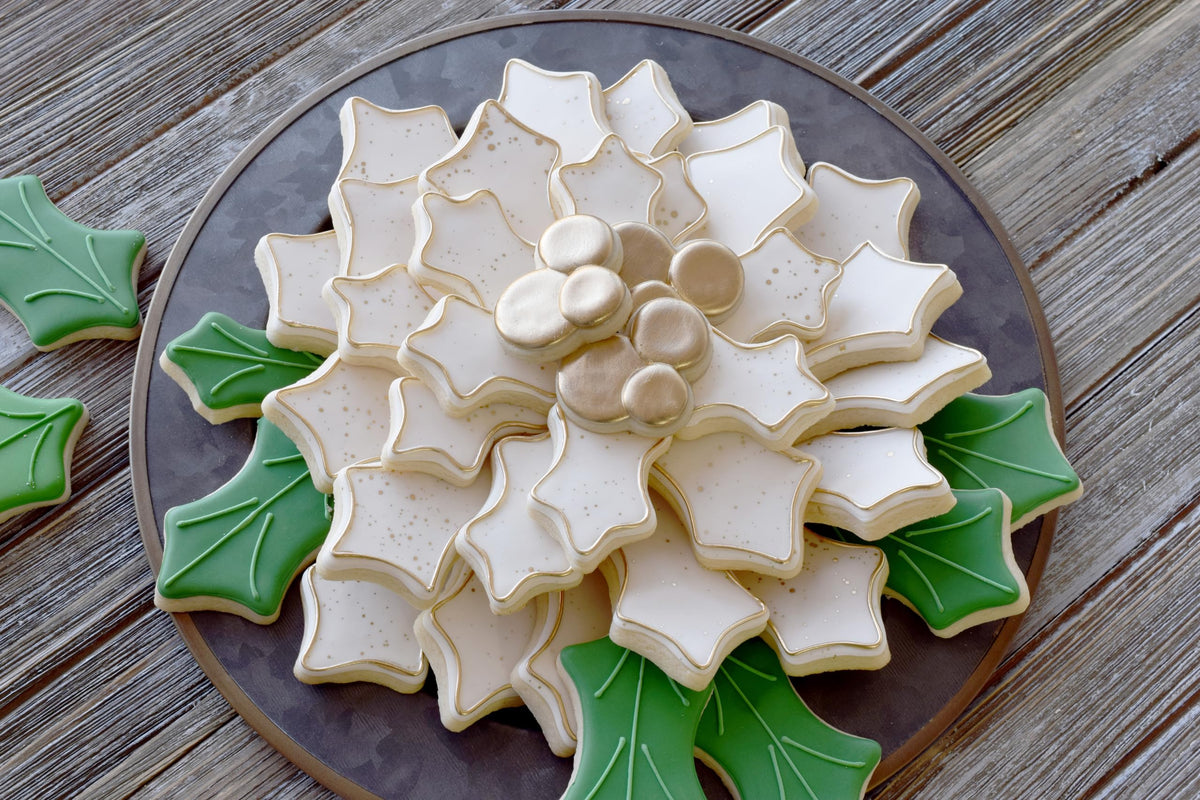 R&M Wreath Centerpiece 4-Piece Cookie Cutter Set – Steel Holly, Berries & Bow Holiday Christmas Baking Set for Cookies, Fondant & Crafts